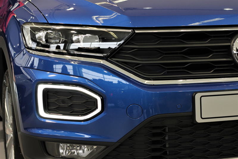 outdoors, motor vehicle, transportation, blue, close-up, lighting equipment, design, headlight, land vehicle, 5K, no people, suv vehicle, mode of transportation