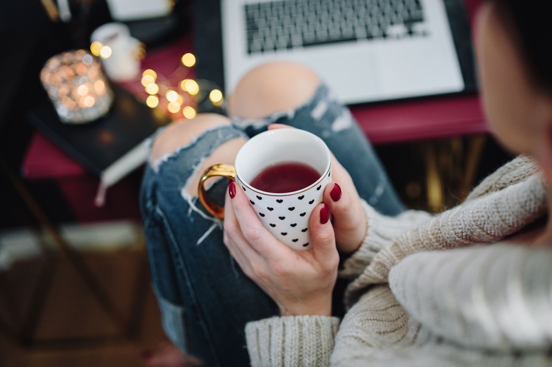 women, macbook, warm, 5K, fall, laptop, cozy, winter, hand, home, caucasian Ethnicity, mug, indoors, holding, food and drink, hygge, refreshment, autumn