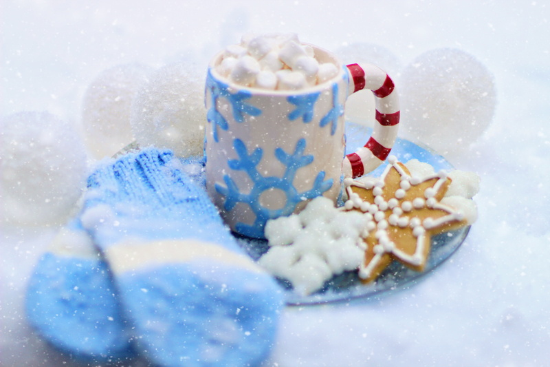 hot, still life, season, no people, mug, multi colored, holiday, large group of objects, ceramic, white, snowballs, cocoa, indoors, cookie, studio shot