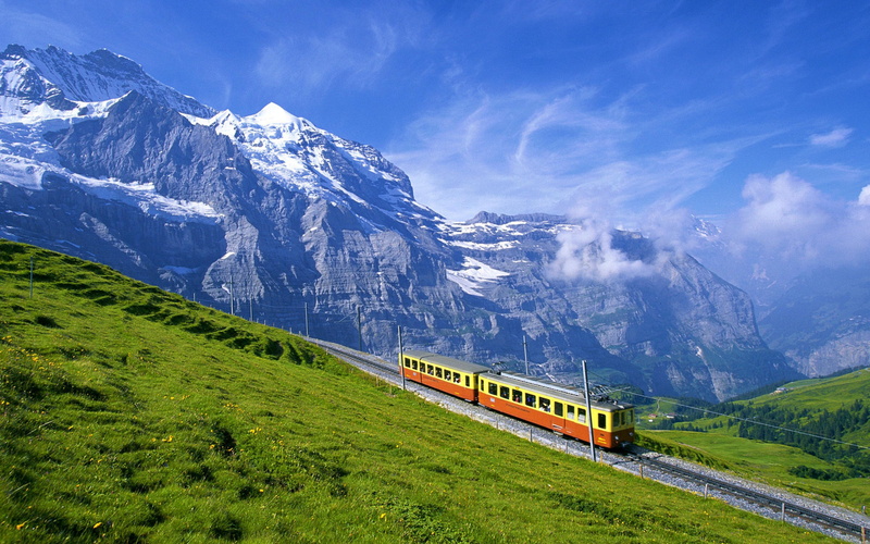 pociag, nature, 4K, height, summer, alps, tapety, gory, railway, mountains, tram