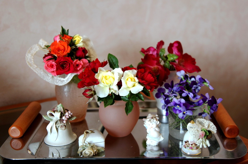 backgrounds, bouquet, tray, still life, romance, glass, gift, bluebells, elegance, lot, arrangement, flowers, rose - Flower, banquet, flowering plant, pink Color