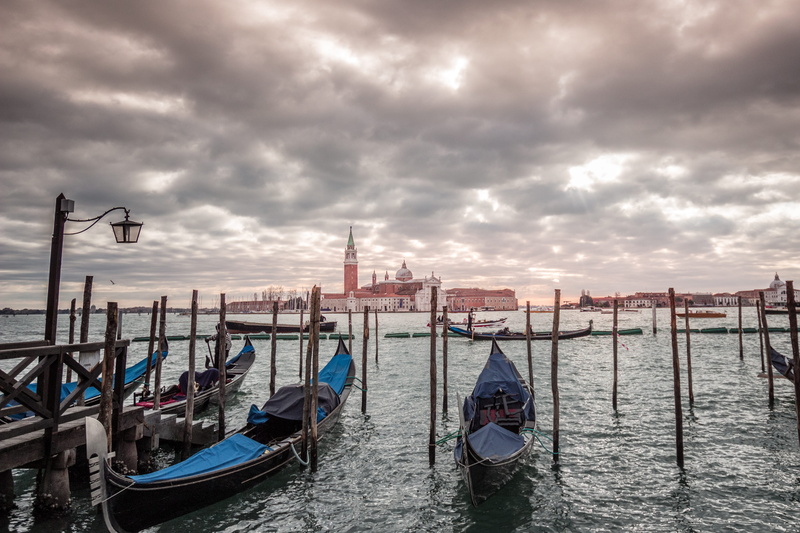 gondola - traditional boat, nautical vessel, gondola, wooden post, post, italy, 4K, wood - material, travel destinations, water, canal, cloud - sky, no people