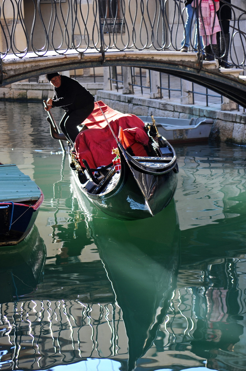 gondolas, italy, men, water, gondolier, venice, rialto, venice italy, gondola, moored, gondola - traditional boat, venetian, occupation, italian, mode of transportation