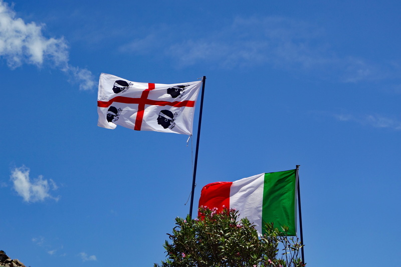 sky, wind, flag, 5K, independence, pride, red, patriotism, cloud - sky, nature, blue, pole, national icon, waving, day, environment, emotion, symbol, sardinia flag