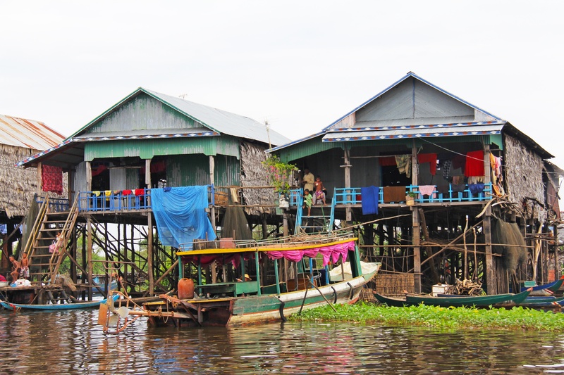 body, tour, woman, nautical vessel, stilt house, white, stilt, outdoors, green, village, floating, architecture, lake, local, waterfront, 2K, stilted