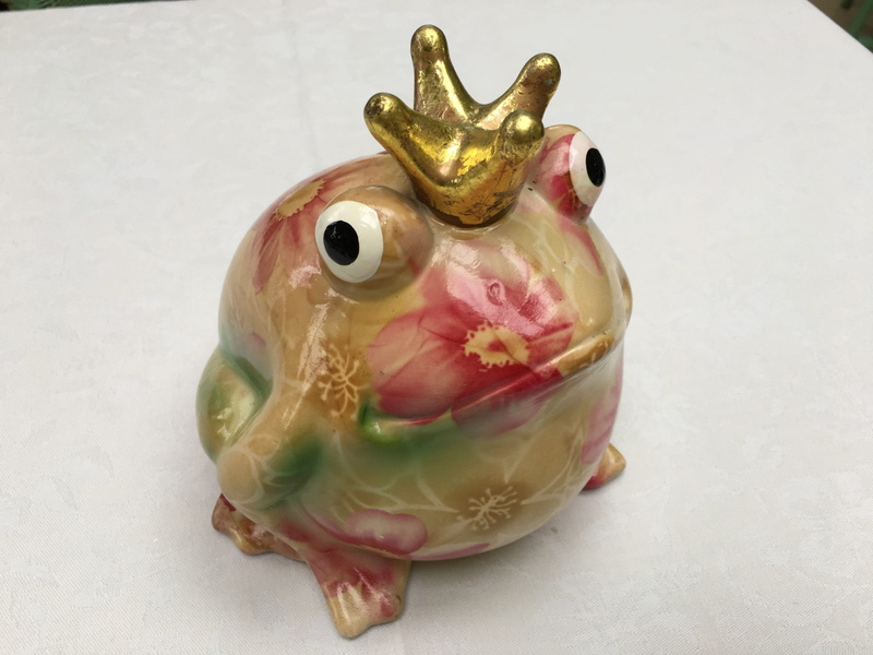 studio shot, Frog, creativity, decoration, animal representation, frog, white background, fairytale, Prince, animal, Prince, 4K, close-up, Magic, no people