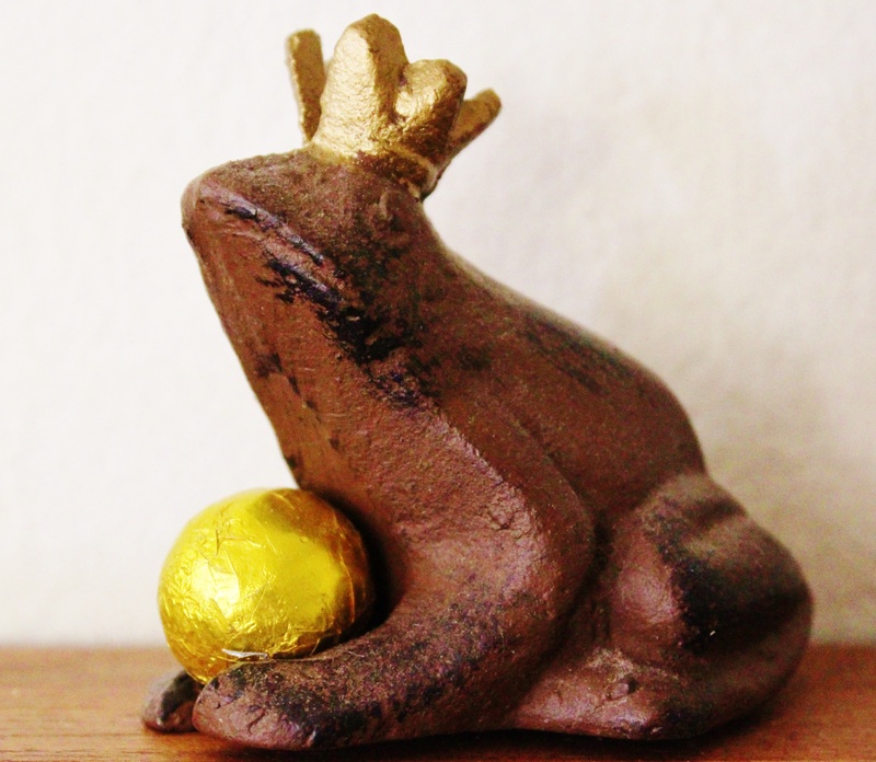 crown, no people, animal representation, one animal, food and drink, fruit, wellbeing, golden ball, representation, animal, indoors, decoration, toy, food