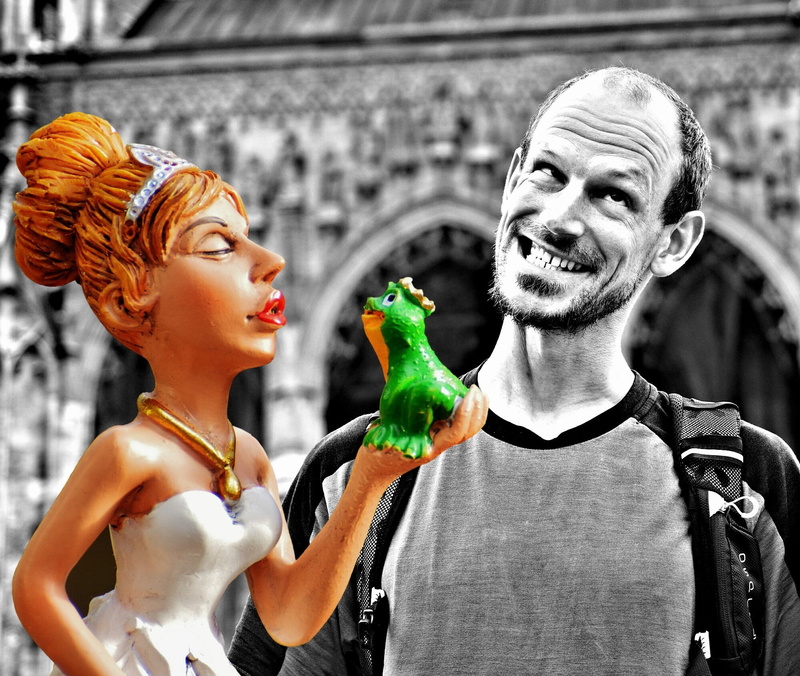 figure, 1080P, sculpture, day, Kiss, creativity, people, Fairy Tales, statue, happiness, hairstyle, The Frog, portrait, funny, built structure, real people