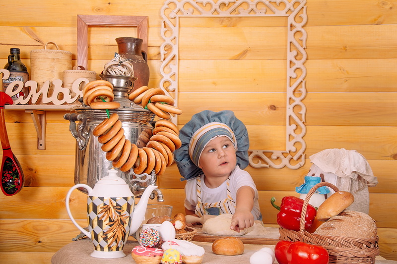 females, girls, scullion, preparing food, smile, lifestyles, baby, men, males, cute, offspring, food and drink, women, baked, people, food, domestic life