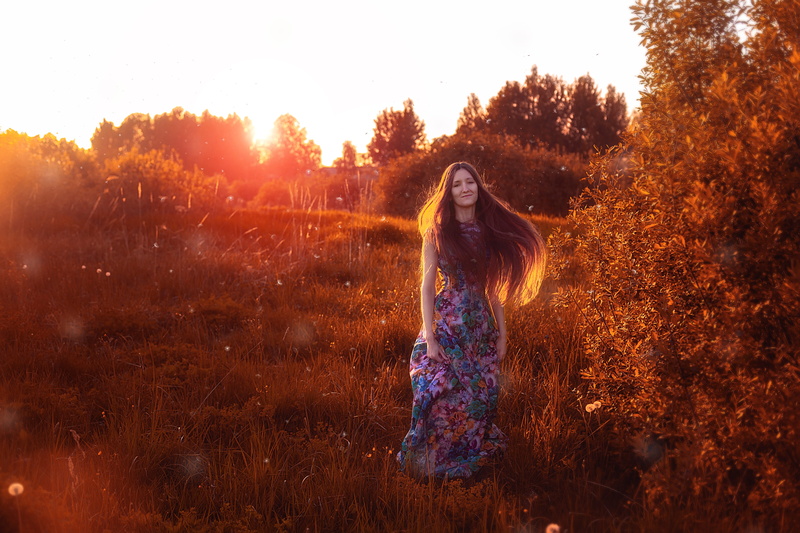 looking at camera, slim, summer, fashion, tree, stroll, nature, one person, sunlight, 5K, women, young adult, hair, sunset, hairstyle, plant, sky, dress
