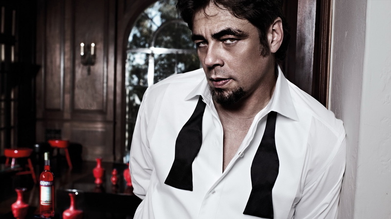 waist up, white color, Man, one person, serious, clothing, looking, young adult, front view, 1080P, Benicio del toro, lifestyles, men, Eyes, Hair, adult