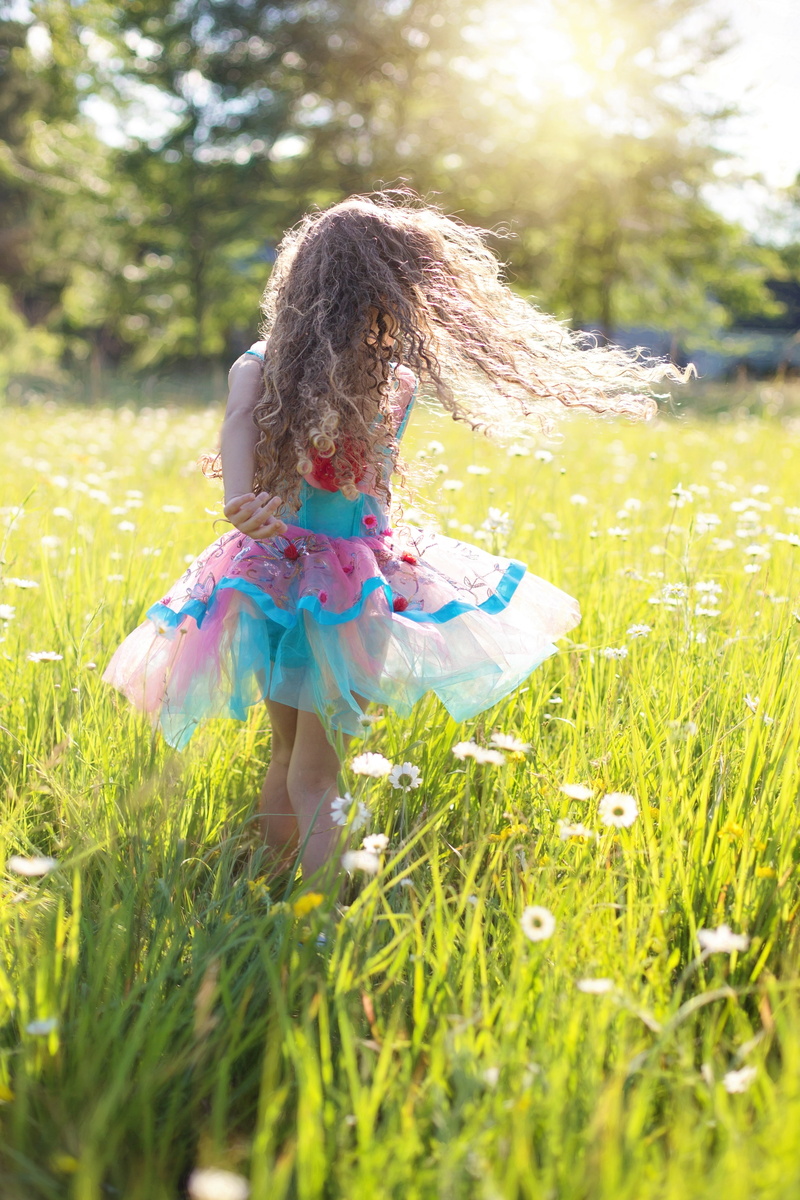 focus, 4K, field, meadow, hair, green, child, kid, childhood, daisies, full length, hairstyle, plant, lifestyles, women, females, day, ballerina, cheerful