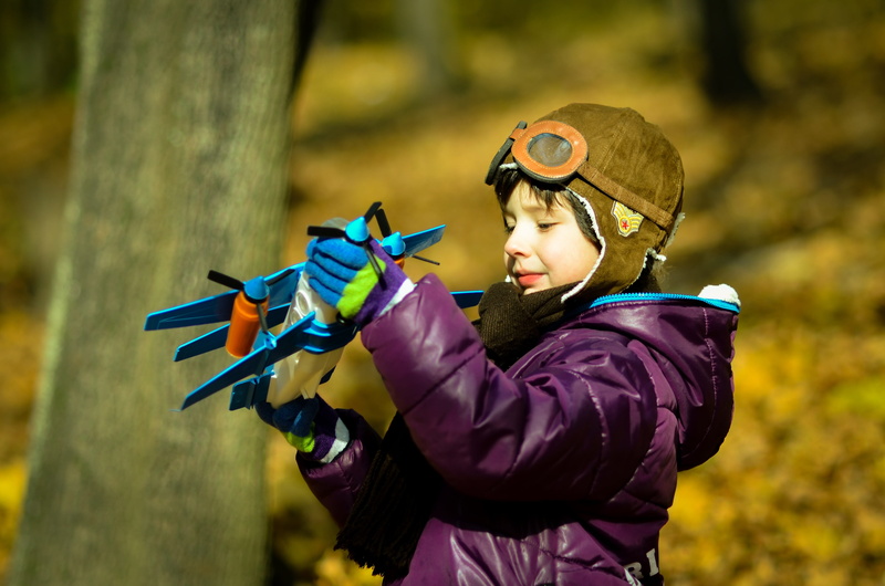 standing, holding, 4K, offspring, tree, males, photo, warm clothing, men, park, waist up, focus on foreground, boy, vintage, outdoors, day, autumn, clothing