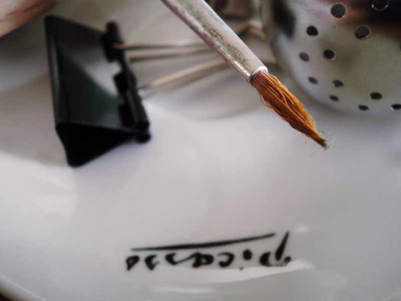 no people, evidence, paintbrush, close-up, indoors, pen, writing instrument, nature, black color, art, fountain pen, text, aggression, 2K, high angle view