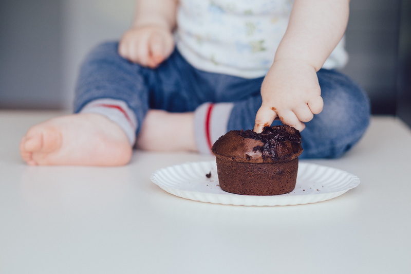 chocolate cake, old, finger, kid, 5K, putting, indoors, sweet food, feet, dessert, baked, healthy, innocence, muffin, people, cupcake, food, toddler, chocolate