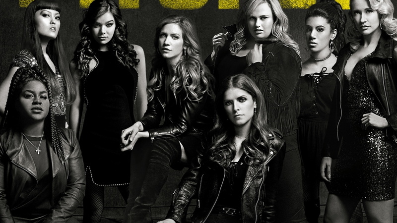 photo, Pitch Perfect 3, Hailee Steinfeld, 4K, woman, group, 4k, grayscale, Rebel Wilson, Anna Kendrick