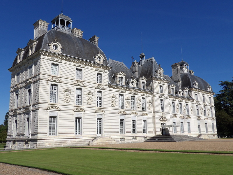building Exterior, window, château de la loire, sky, france, city, nature, lawn, grass, history, travel destinations, Cheverny, low angle view, built Structure