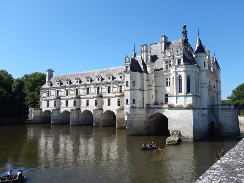 day, 4K, building, castle, clear sky, châteaux de la loire, white, history, chenonceaux, loire valley, nature, the past, outdoors, waterfront, gray, water