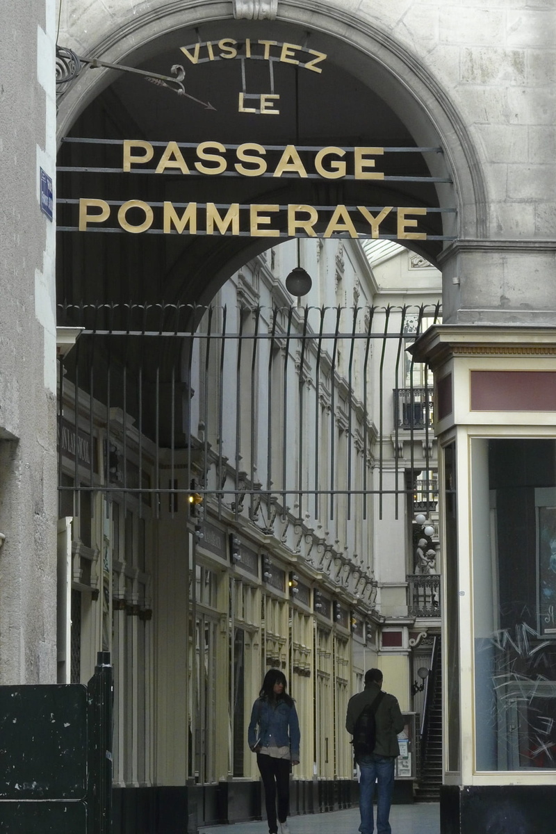 real people, architecture, rear view, men, passage pommeraye, lifestyles, walking, arch, loire atlantique, travel, women, people, built structure, text