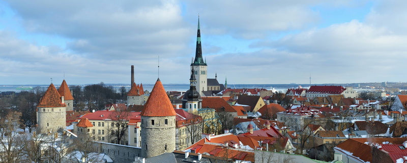 sky, winter, old building, roof, tall - high, cityscape, outdoors, built structure, Tallin, building exterior, nature, 2K, townscape, crowd, cloud - sky