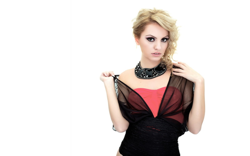 hairstyle, blond hair, front view, 2K, blonde, indoors, hair, Alexandra Stan, clothing, teenager, one person, studio shot, beauty, beautiful woman, adult
