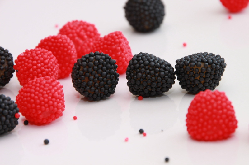 raspberries, 4K, blackberries, healthy eating, wellbeing, berry fruit, food, food and drink, candy, group of objects, fruit, close-up, choice, blackberry - fruit