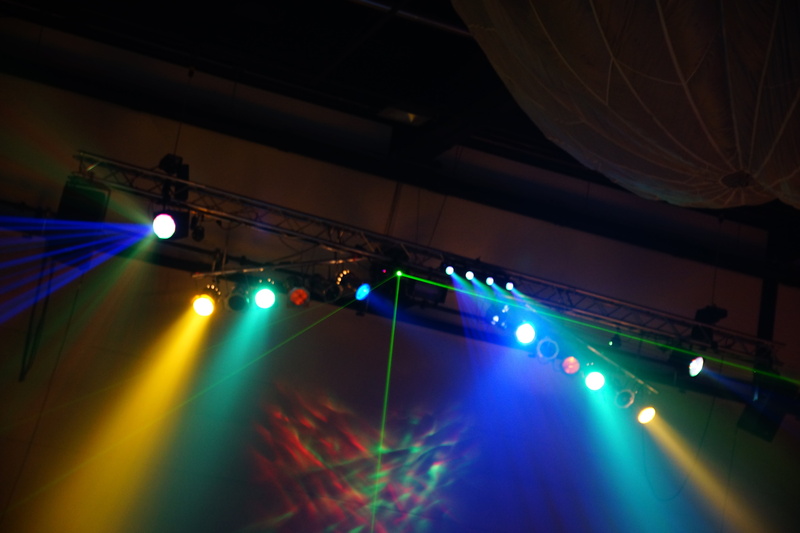 lamp, lighting, 5K, festival, light beam, light, track, event, crowd, night, stage Light, lights, electric lamp, theatrical Performance, concert, light - natural phenomenon