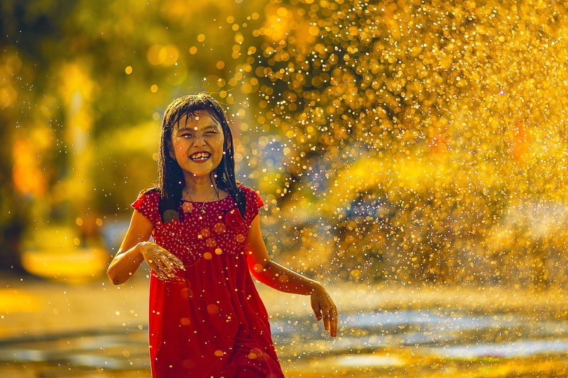 child, outdoors, smiling, toothy smile, emotion, splashing, women, females, people, kids, fun, kid, one person, cheerful, girl, motion, positive emotion