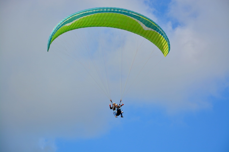nature, aircraft, outdoors, lifestyles, paraglider, one person, extreme sports, skydiving, sky, sailing, exhilaration, parachute, dom, cloud - sky, action