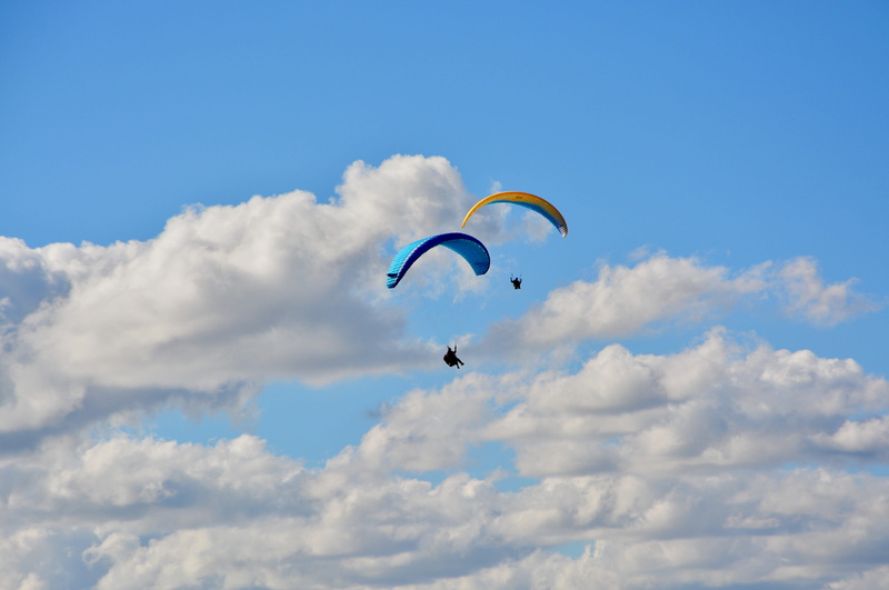 low angle view, flight, flying, joy, skydiving, 5K, blue, paragliding, day, sky, thermal, gliding, sport, wind aircraft, outdoors, mid-air, transportation