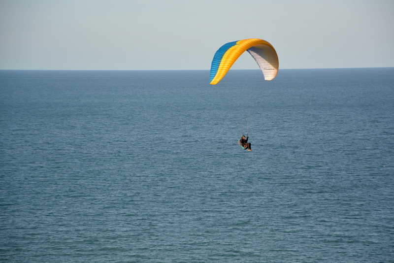 lifestyles, unrecognizable person, paraglider, blue sky, horizon, paragliding, freedom, site côte darmor, extreme sports, leisure activity, flight, real people