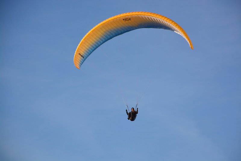 wind, 5K, hobbies, air, sport, harnesses, low angle view, paragliding, adventure, day, extreme sports, excitement, leisure activity, blue, parachute, blue sky