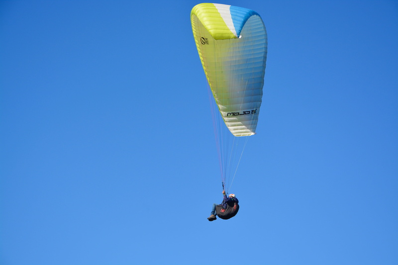 wing ozone rush 5, low angle view, blue sky, adventure, joy, activity, one person, day, sky, entertainment, real people, blue, flying, 5K, parachute, wind
