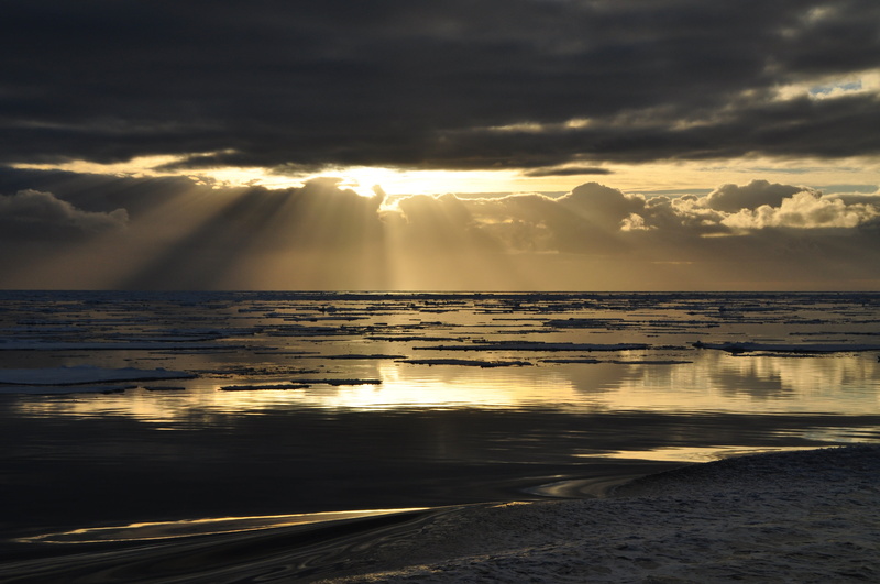 sunlight, horizon over water, nature, horizon, ice floes, landscape, scenics - nature, sunset, 4K, romantic, ray of hope, water, mirroring, light, sunbeam
