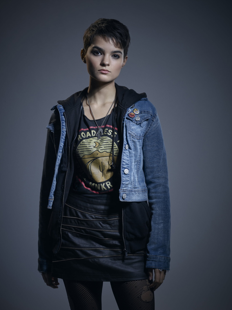 dark hair, short hair, simple background, standing, miniskirt, brunette, Brianna Hildebrand, 4K, actress, women