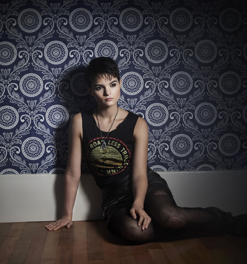 on floor, wooden floor, short hair, women, brunette, dark hair, 720P, actress, Brianna Hildebrand