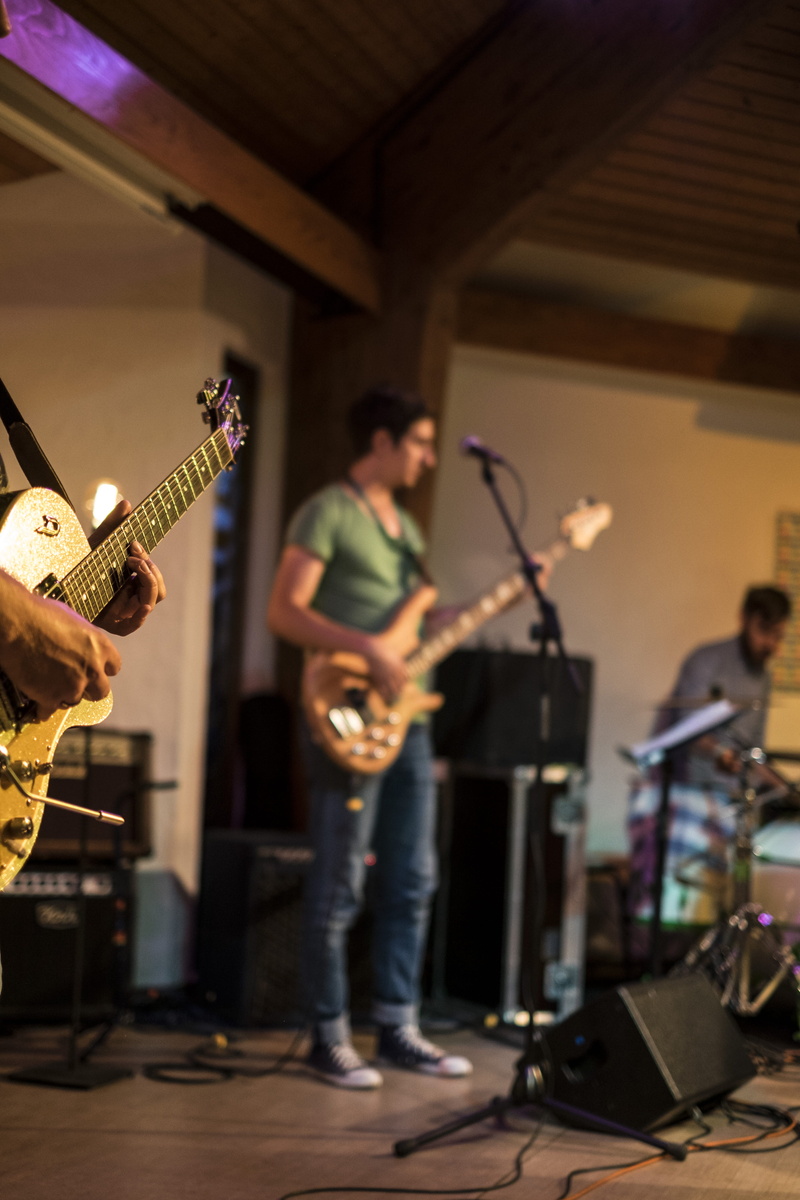 solo, guitarist, young adult, germany, mature men, 4K, group of people, performance, music, musical equipment, e-gitarre, mik, musican, rock, rock it