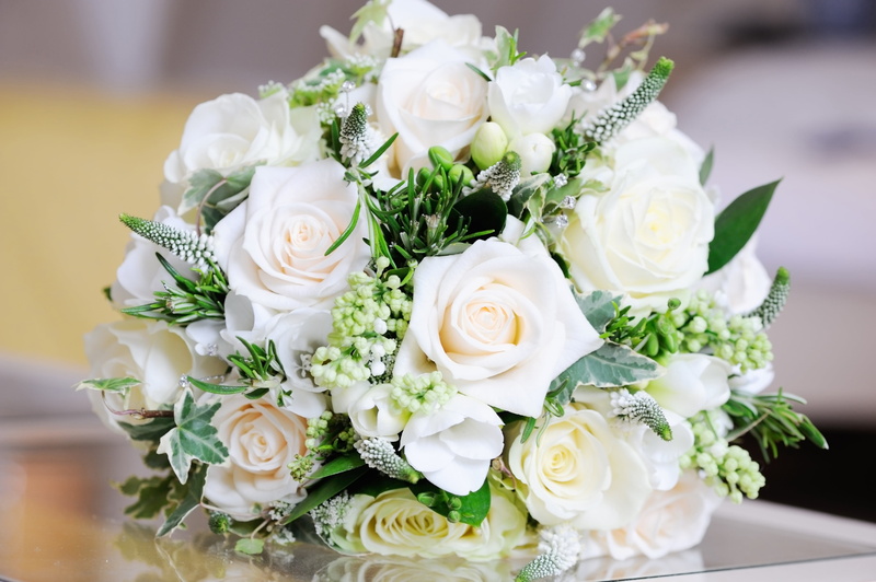 roses, flowering plant, beauty in nature, fragility, love, petal, plant, bunch of flowers, rose, 4K, no people, close-up, table, celebration, wedding