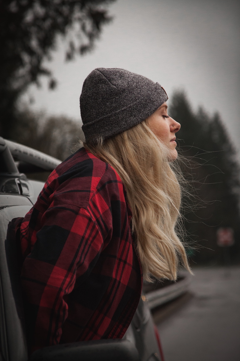 explore, side view, wander, focus on foreground, flannel, leisure activity, young adult, road trip, real people, long hair, wanderlust, girl, winter, eyes closed