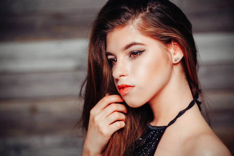 young women, portrait, make-up, beauty, real people, one person, body part, looking at camera, long hair, human face, focus on foreground, 1080P, model
