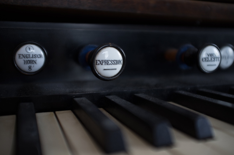 studio, musical instrument, western script, electrical equipment, musical equipment, expression, keys, 4K, number, manual, technology, piano, indoors