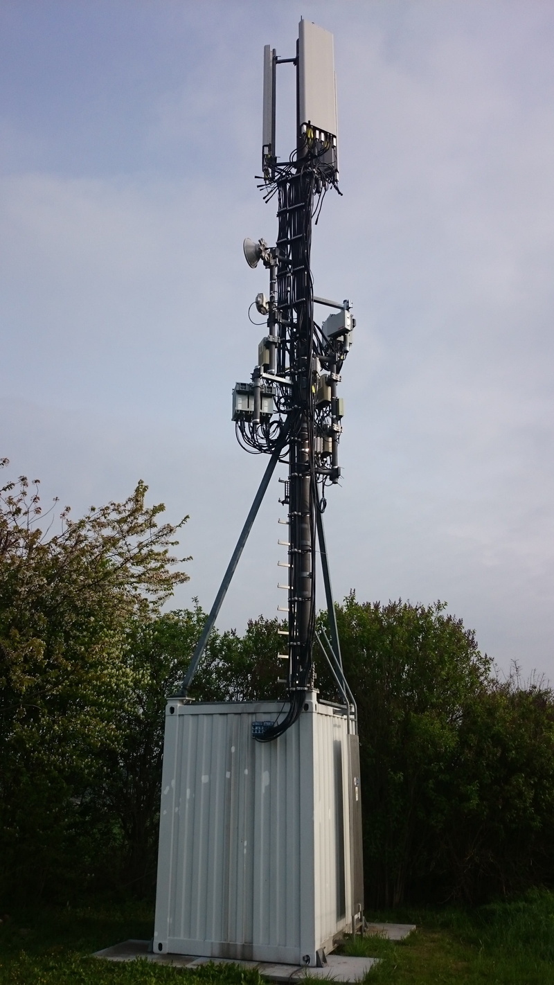 tree, electricity, low angle view, antenna mast, base station, radio masts, Radio Station, antenna - aerial, transmitter, news, radio antenna, sky, mobile network