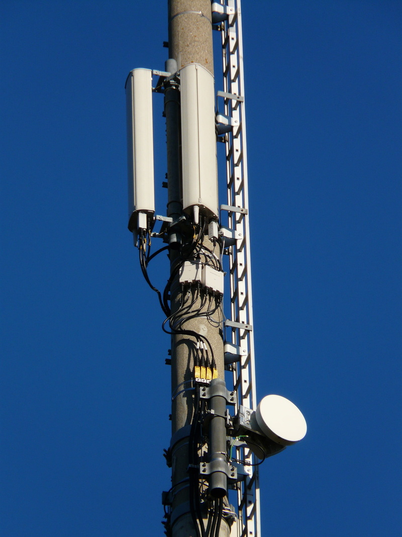 antenna mast, built structure, technology, clear sky, industrial equipment, reinforced concrete, wireless Technology, tall - high, metal, mobile phone mast