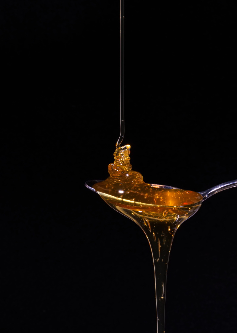 golden, no people, spoon, reflection, water, studio shot, honey drops, fruit, food and drink, glass, close-up, refreshment, indoors, freshness, splashing