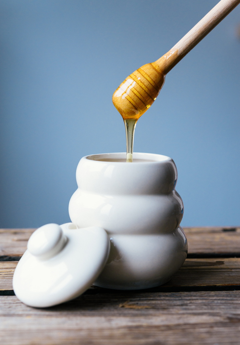 honey, selective focus, food and drink, nature, still life, wood - material, table, white color, healthy eating, white, colored background, blue, wellbeing