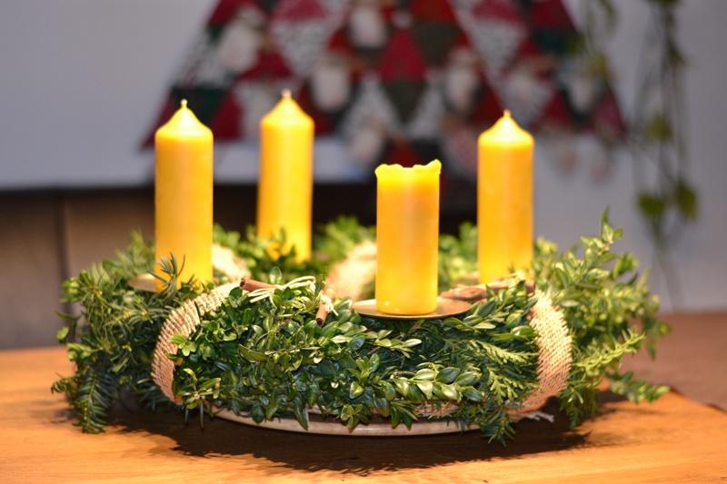 spirituality, fire - natural phenomenon, celebration, selective focus, close-up, fire, advent wreath, branches, beeswax candles, yellow, burning, 2K, candle