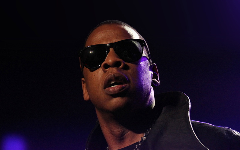purple, indoors, hiphop, z, young adult, dark, singer, arts culture and entertainment, front view, sunglasses, concert, music, fashion, 4K, studio shot