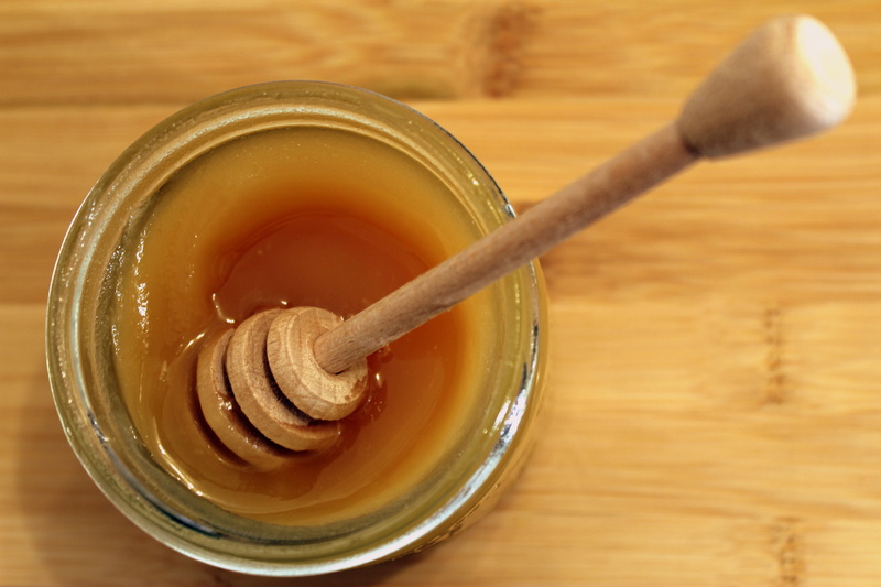 pollen, spoon, glass, bio, antibacterial, beekeeper, food, refreshment, delicious, nectar, table, sweet, focus on foreground, honey jar, drink, dipper