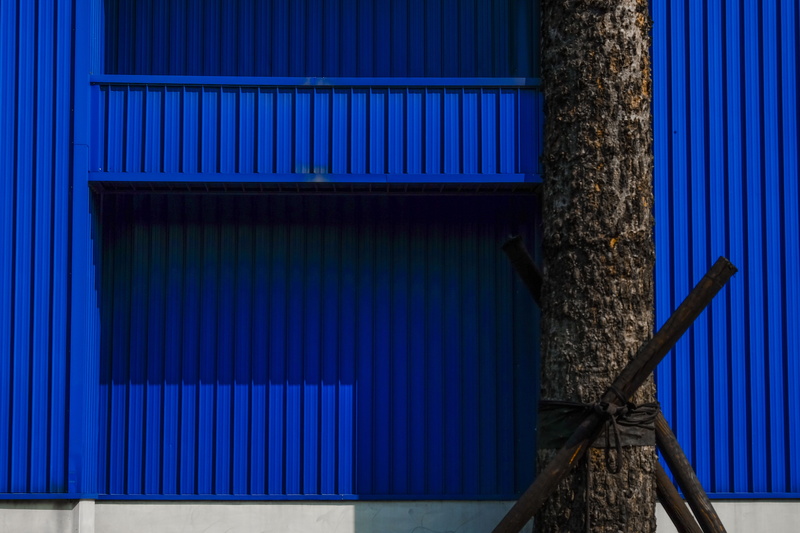 illuminated, 4K, colour, day, trunk, shadow, architecture, minimalistic, support, urban, staircase, iron, metal, outdoors, minimal, one colour, new taipei