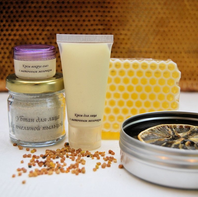 honey, western script, wellbeing, food, spa, studio shot, natural product, healthcare and medicine, pill, dairy product, large group of objects, pollen